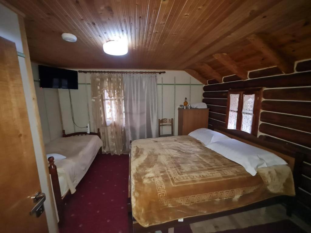 Sofra Kolonjare Agroturizem Hotel Erseke Ngoại thất bức ảnh